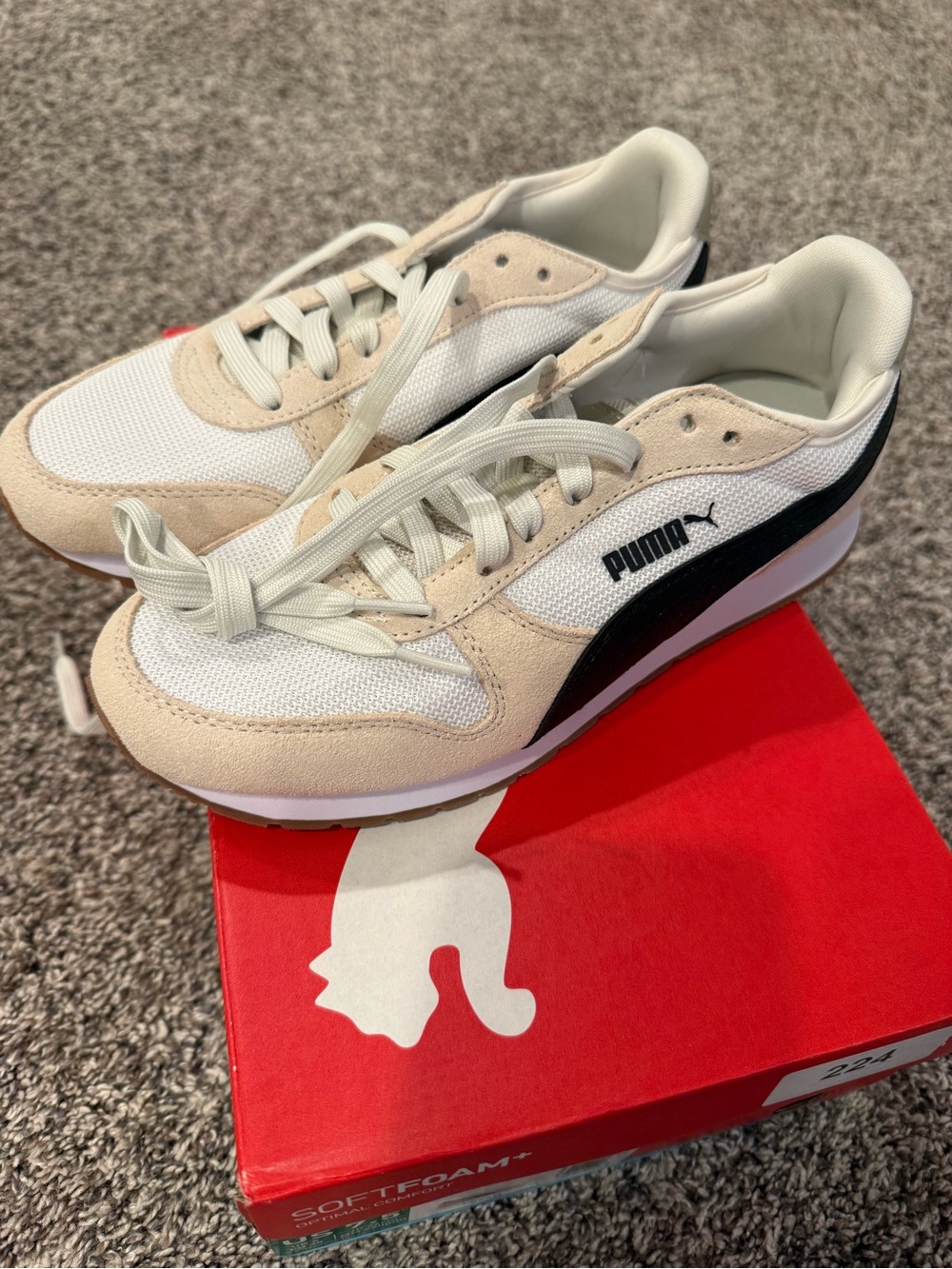 PUMA Women’s Jogger Sneakers Cream Black SoftFoam+ Size 7.5 New With Box
